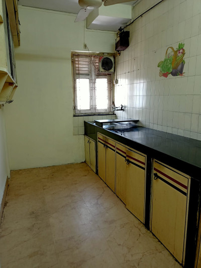 2BHK Flat on rent at Mithchowki, Marve Road, Malad West. Rose Manor CHSL.-7